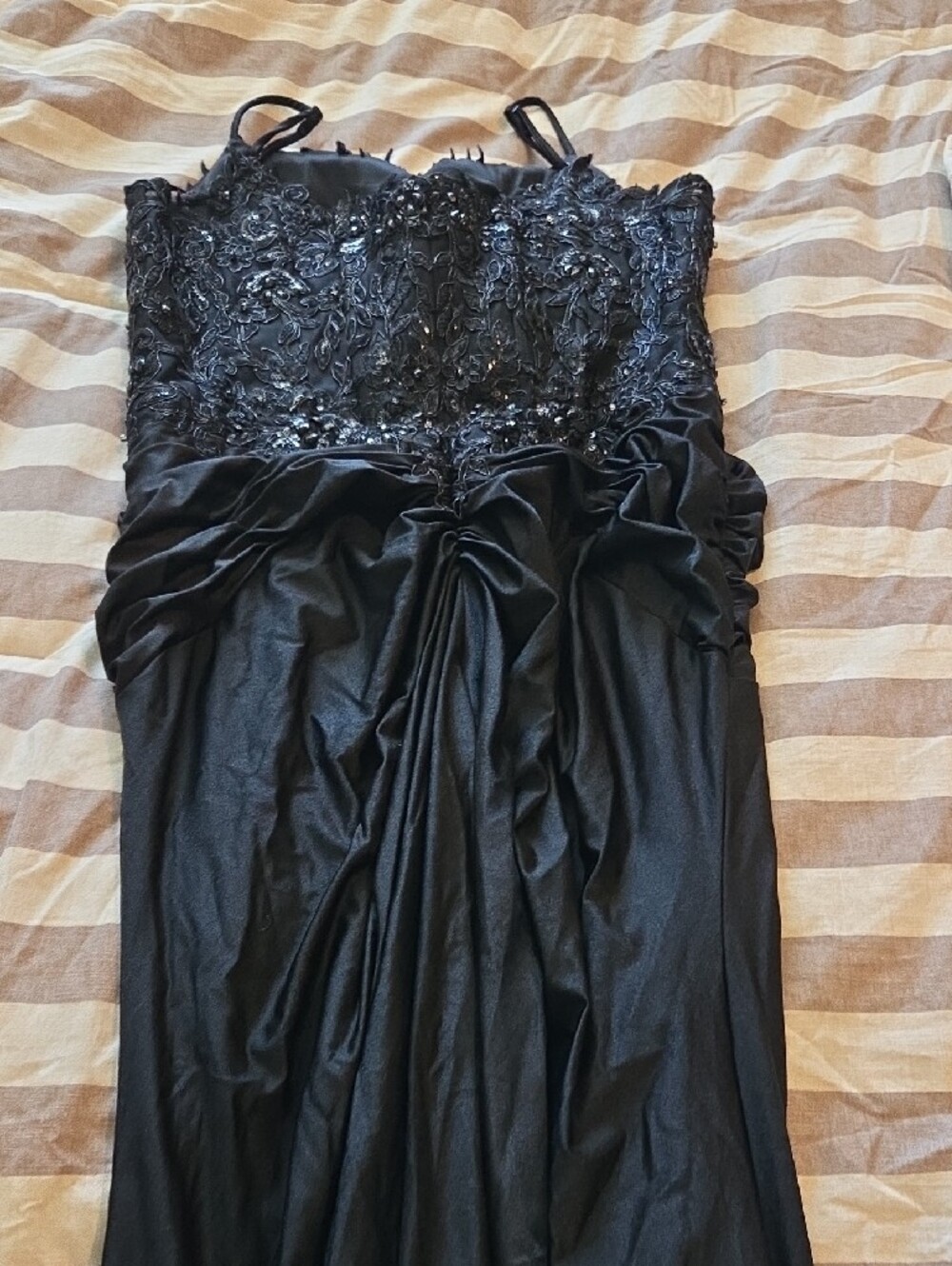 Elegant Black Sequin Evening Dress - Picture 7 of 15